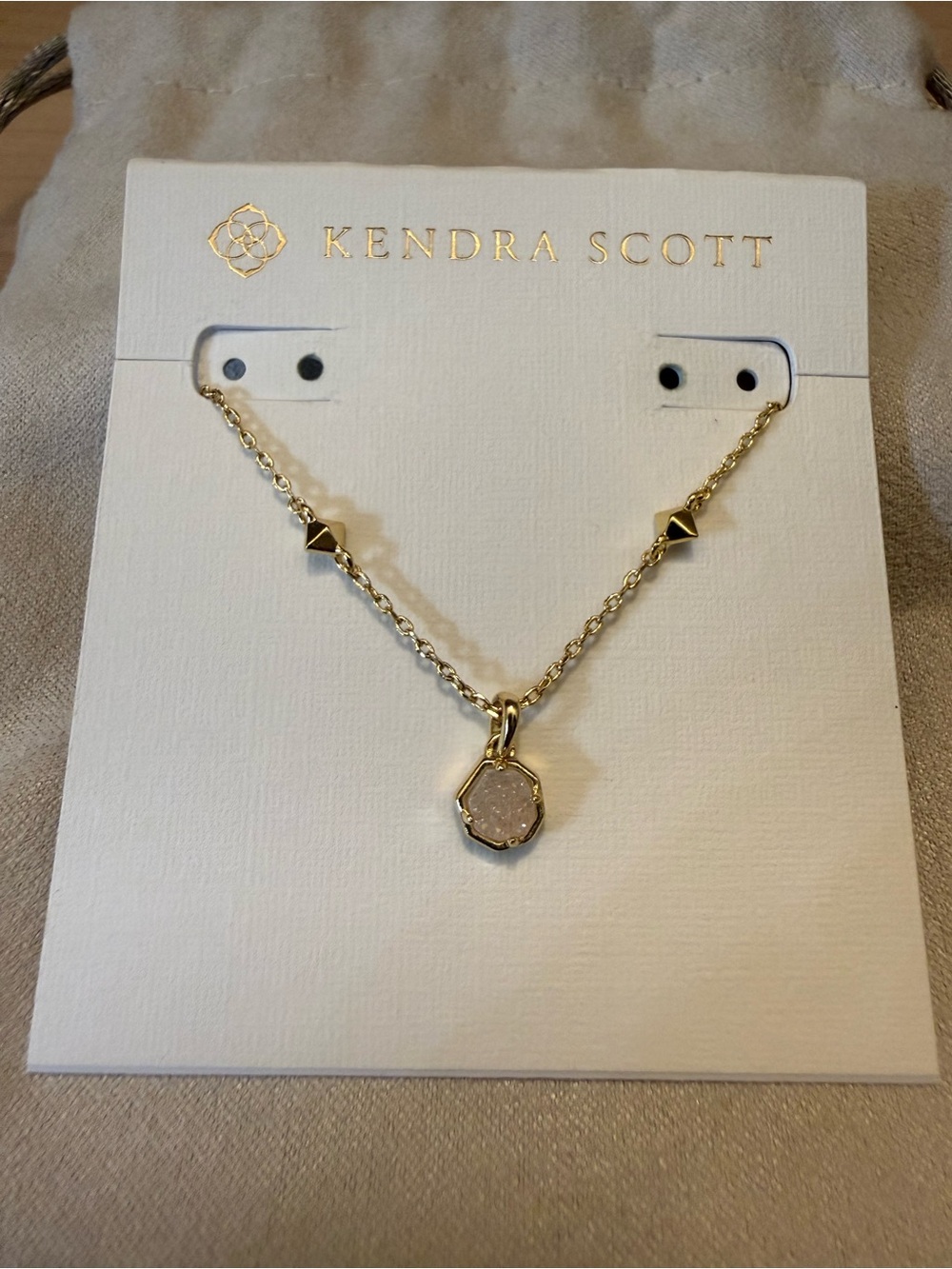 Kendra scott necklace